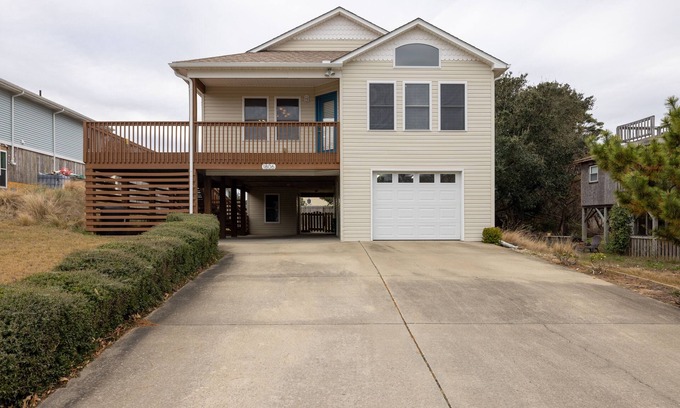 Colington House | "REEL SALTY" Located in the heart of KDH!