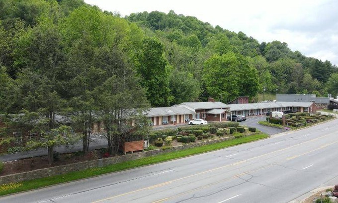 Waynesville Resort | Resort ∙ 4 guests
