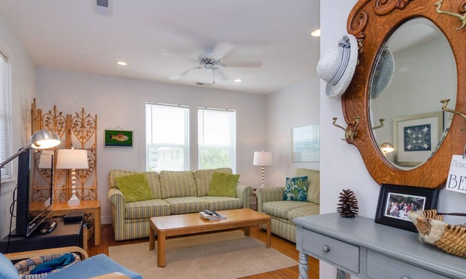 South End Apartment | Riester Middle: Enjoy ocean and sound views and a short walk to pier