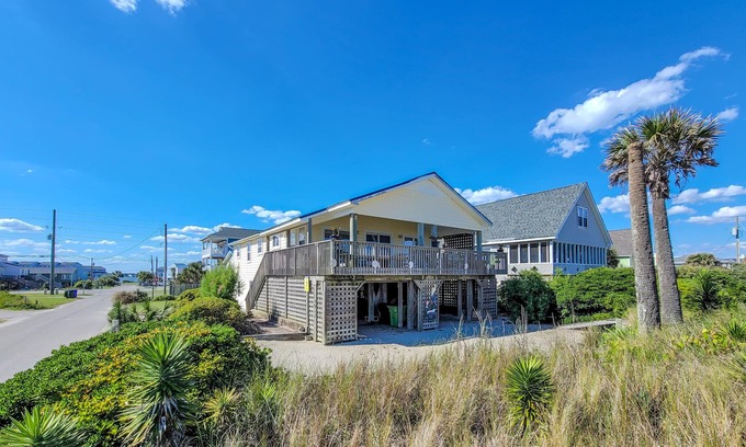 Surf City House | Ross – Coastal Living, Relaxing Vibes