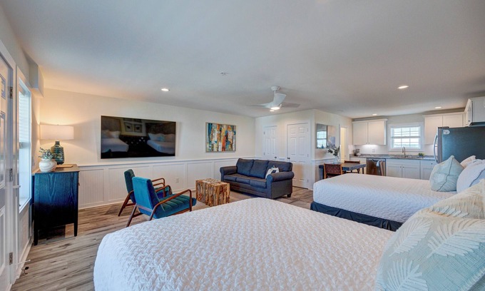 Surf City Apartment | Saltwater Suites, 104 Queen Pet Friendly 1st Floor