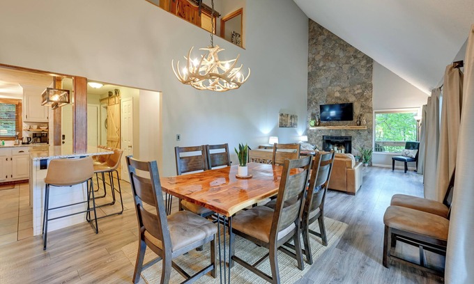Sapphire House | Sapphire Valley Cabin w/Private Mountain Views!