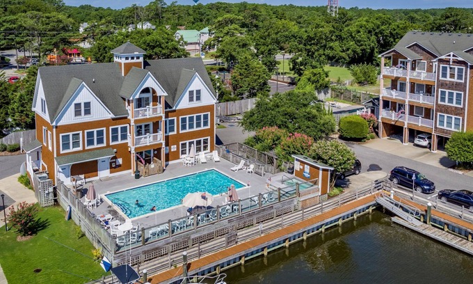 Manteo Condo | SBC704 - Shallowbag Bay Club 704