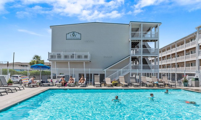 Long Beach Condo | Sea Esta: Condo with Community Pool and Elevator