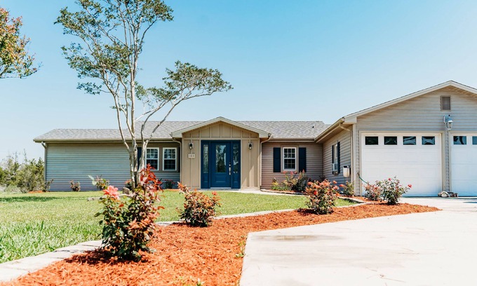 Morehead City House | Secluded waterfront home that is 5 min away from downtown Beaufort