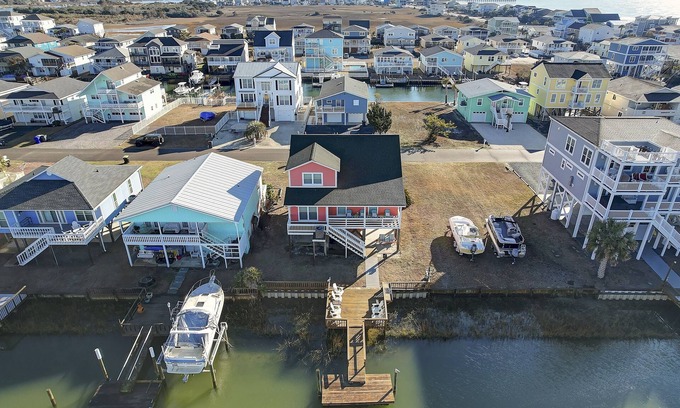 Holden Beach House | September Sales! Just 2 min walk to the beach + Canal front, family friendly