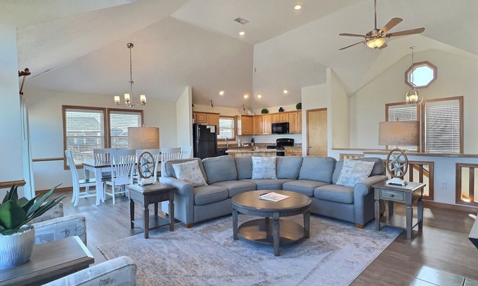 Buxton Cottage | Shell Castle Cottage- 4 Bdrm- Steps from beach- Community Pool & Spa
