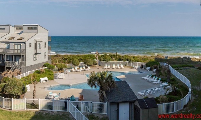 Sneads Ferry Condo | Shipwatch Villa 1318 - Oceanfront condo - swimming pool!