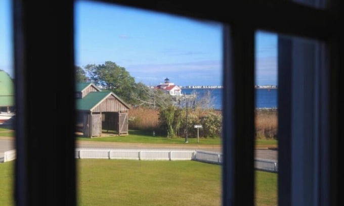Historic Downtown Manteo House | Sir Walter Raleigh Hideaway GuestHouse w/Waterview