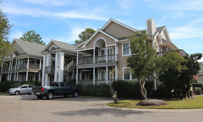 Corolla Light Condo | Spacious Corolla Light 3BR - Short Walk to Beach!