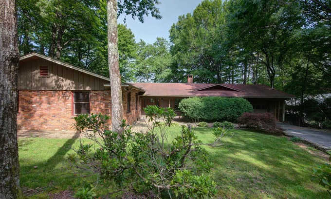 Highlands House | Spacious, In-Town Hideaway