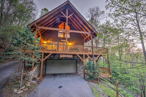 Sherwood Forest House | Spacious Maggie Valley Cabin with Hot Tub and MTN View