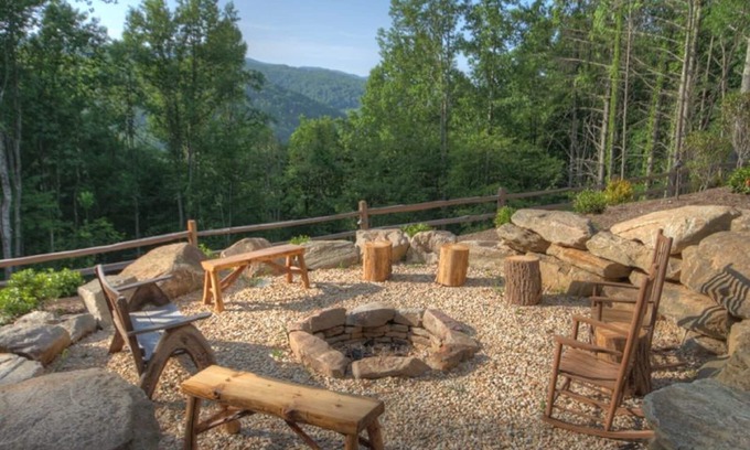Sugar Grove Cabin | Splendid Cozy Log Cabin with Beautiful Mountain Views!