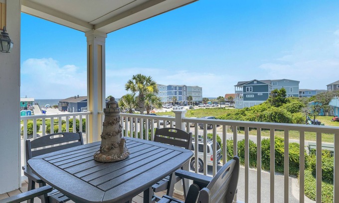 Yaupon Beach Condo | Star Fish: Ocean View Condo with Pool and Hot Tub