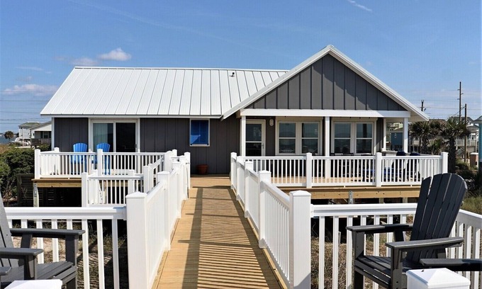 Emerald Isle House | Stay ‘Content’ In This Pet-Friendly 3BR With Views & Coastal Vibe