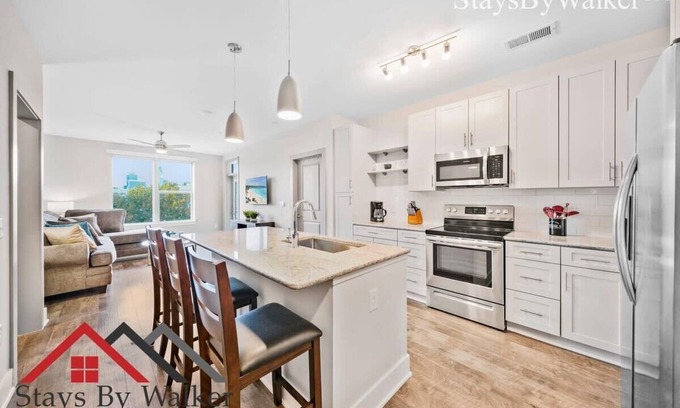 Charlotte Condo | StaysByWalker 2BR Dilworth - Pool/King Beds/Gym
