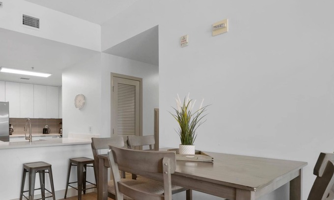 Charlotte Center City Condo | StaysByWalker Uptown 3BR w/King Beds! 1340SqFt