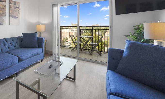 Charlotte Center City Condo | StaysByWalker Uptown 3BR w/King Beds! Gym/Parkingx