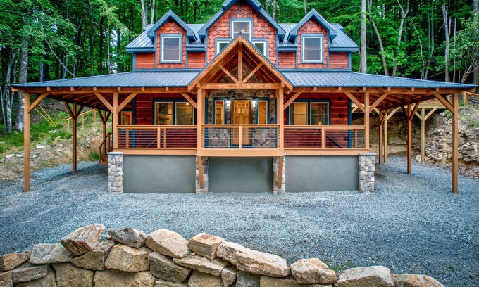 Beech Mountain House | Stunning new construction 4 bedroom 3.5 bath located on Beech Mountain.