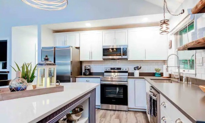 Fairview Cabin | Stylish Cabin in Private Countryside only 15 Min from Asheville!