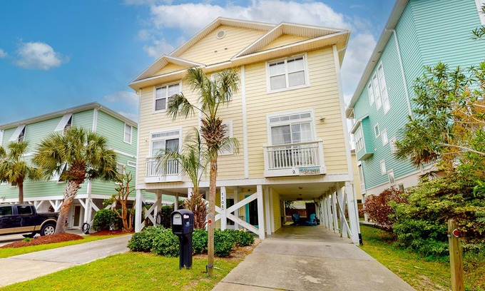 Wilmington Beach House | Stylish Condo | 2 Balconies | 350 Yards to Beach, 1 Block to Lake Park Blvd