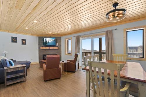 Sugar Mountain Apartment | Sugar Ski and Country Club - Ski In/Ski Out