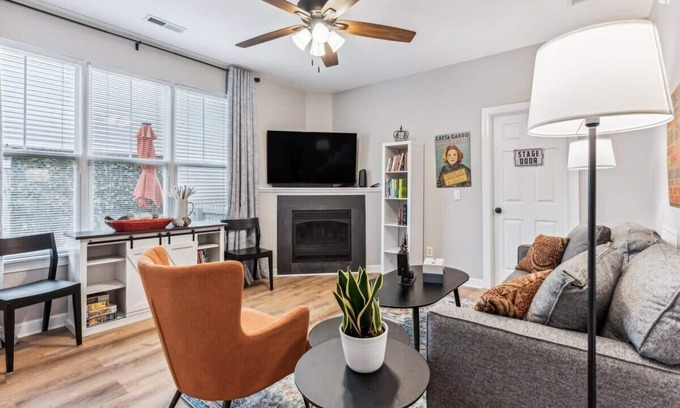 Greenacres Condo | Sunny Retreat: Pool & Beach Near Condo