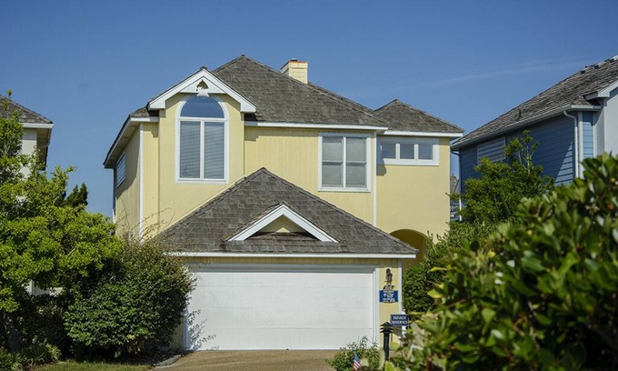 Nags Head House | Sunset Sanctuary: Soundfront, Spectacular Sunsets!
