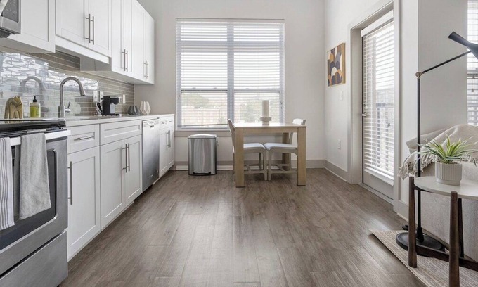 Dilworth Apartment | The Charlotte Vibe 8719