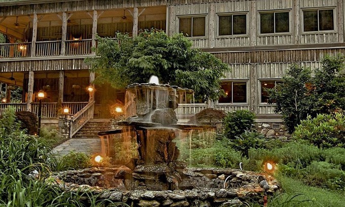 Chimney Rock Hotel | The Esmeralda Inn and Restaurant