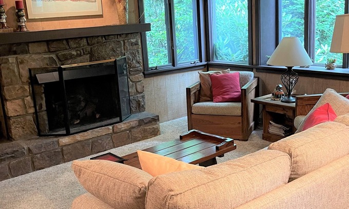 Sugar Mountain Condo | The Glen Condominimums 2/2. Golf course views! Rented by Sugar Mtn Lodging