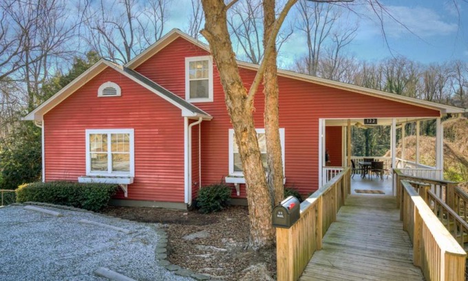 Lynn House | The Haven - Charming Tryon house - A haven from everyday life