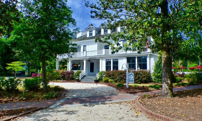 Old Town Hotel | The Magnolia Inn