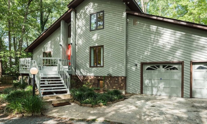 Chapel Hill House | The Ram`s Retreat-Minutes to UNC!