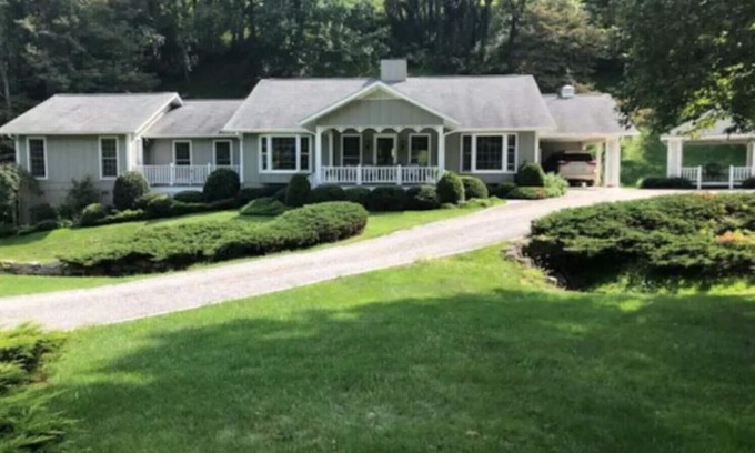 Waynesville House | "The ROOST"-Bagby Family Guest house- Laurel Ridge