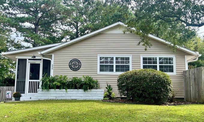 Swansboro House | The Shore House, with private boat access in neighborhood
