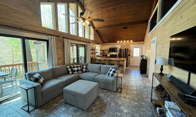 Deep Gap Cabin | The Sleeping Bear’s Lair | Powder Horn | Dogs OK