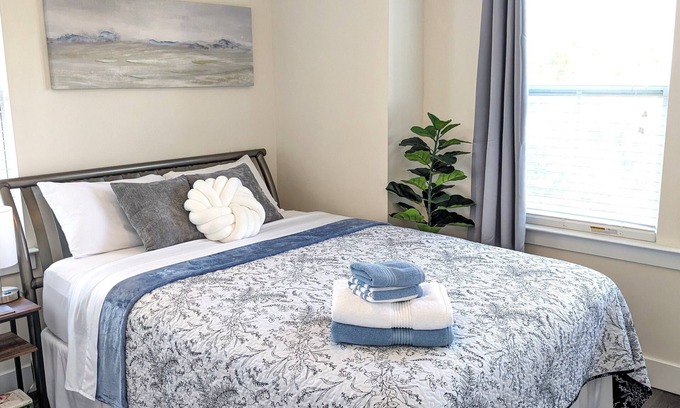 Mount Mourne House | Tiny Cottage w/private workspace in the heart of Davidson!