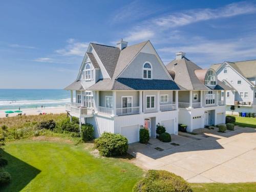 North Topsail Beach House | Topsail Treasure's - Oceanfront Luxury Spa Pool