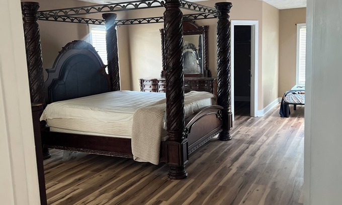Rockfish House | Tranquil 5-bedroom 3 bath spacious modern house.