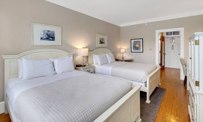 Historic Downtown Manteo Apartment | Tranquil House Inn - Downtown Waterfront Manteo - 2 Queens Handicap Access Rm 14