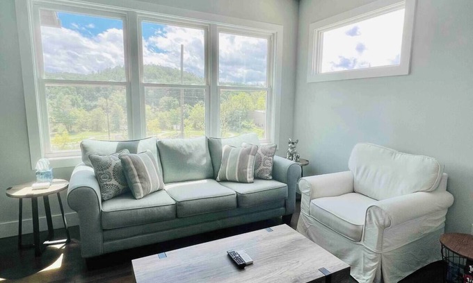 Woodfin House | Tranquil River Home-5 miles to Biltmore
