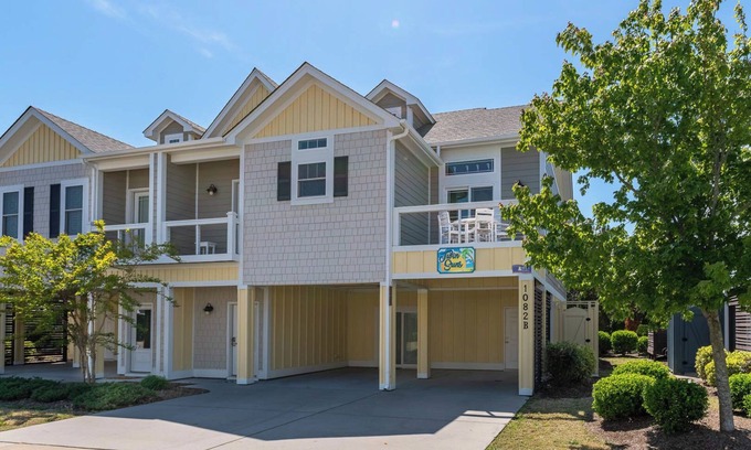 Corolla Light House | Twin Suns at Beacon Villas 4 Bedroom Luxury Townhouse