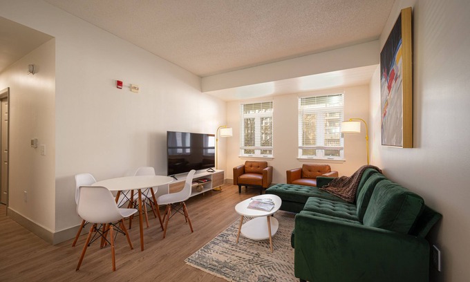 Fourth Ward Apartment | Uptown Queen City In The Middle Of EVERYTHING!