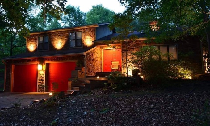 Charlotte House | Urban Escape w/Hot Tub, Backyard Oasis, Min to Uptown!