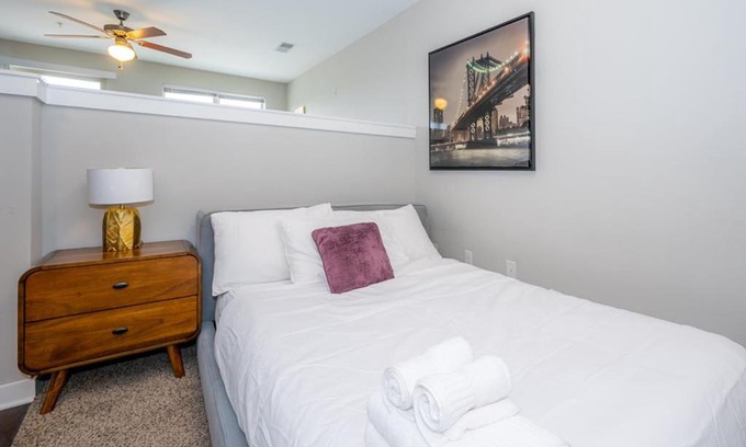 Plaza Midwood Apartment | Viagem Fashionable Studio in Vibrant Area