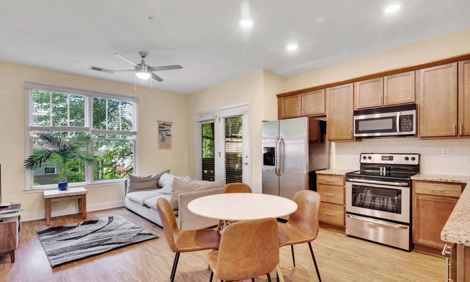 Wesley Heights Apartment | Viagem Stunning 1BR in Prime Location