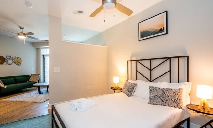 Plaza Midwood Apartment | Viagem Welcoming 1BR with Pool & Gym