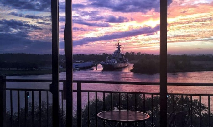 Downtown Wilmington Apartment | Water Street Retreat 04