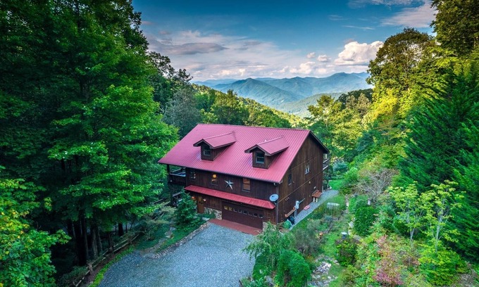 Whittier House | Waterfall Vista - A Luxurious Mountain Home Nestled in the Heart of the Smokies!